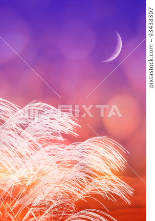 The silhouette of pampas grass shining at dusk and the scenery of the autumn sky where the crescent moon rises The silhouette of pampas grass shining at dusk and the scenery of the autumn sky where the crescent moon rises 93438307
