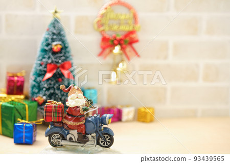 聖誕老人送聖誕禮物 93439565