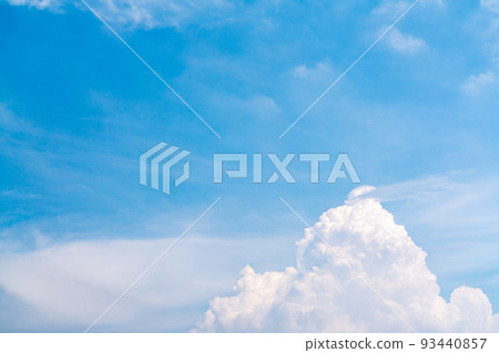 夏季天空中的積雨雲（8 月） 93440857