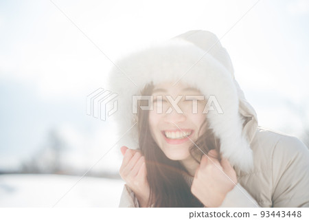 A woman who smiles in the cold A woman who smiles in the cold 93443448