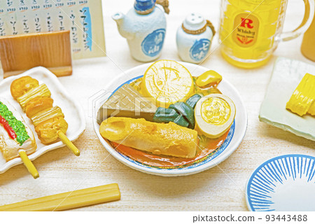 居酒屋內部的微型複製品和各種日本食品微型模型，主要配以關東煮。 93443488
