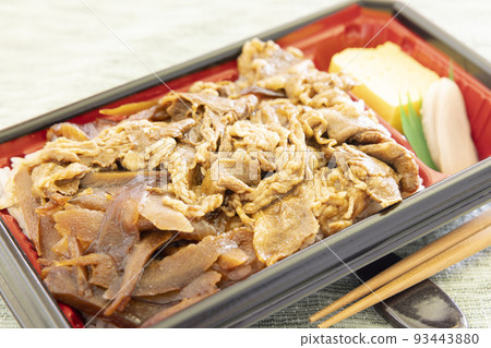 Delicious beef yakiniku bento 93443880