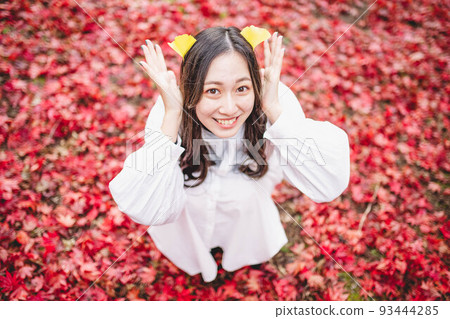 Brilliant autumn leaves carpet 93444285