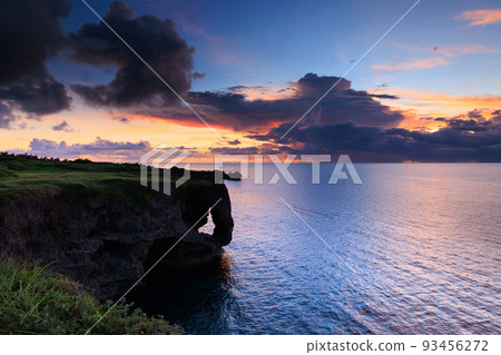 傍晚天空中的萬座毛 傍晚天空中的萬座毛 93456272