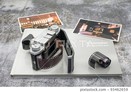 舊測距相機和裝有膠卷的膠卷贊助人 93462659