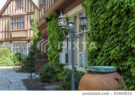 Old building, New Jersey Garden State Manor House, England's Design, creeping ivy on the wall 93464650