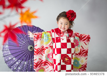 A girl in a kimono under the autumn leaves A girl in a kimono under the autumn leaves 93465378