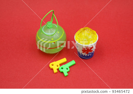 Ennichi shaved ice, yo-yo and water gun Ennichi shaved ice, yo-yo and water gun 93465472