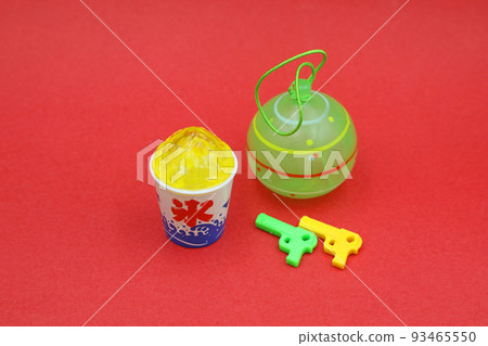 圓日刨冰、溜溜球和水槍 93465550