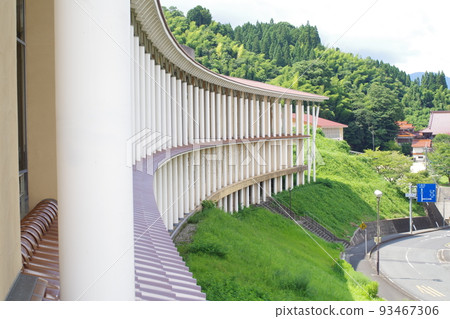Furusato Kaikan Piloti的外部與連續的柱子 Furusato Kaikan Piloti的外部與連續的柱子 93467306