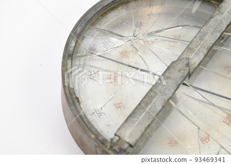 Zodiac compass with broken glass 93469341