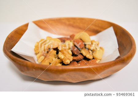4 kinds of mixed nuts 93469361