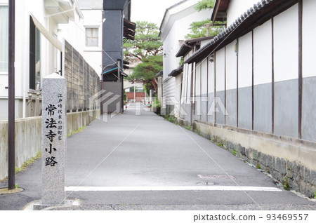 信州、松本市、舊城區標誌、“Johoji Koji”附近的風景 信州、松本市、舊城區標誌、“Johoji Koji”附近的風景 93469557