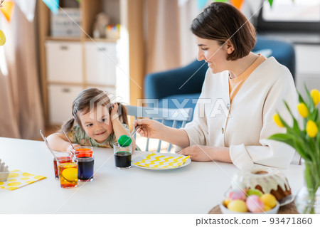mother with child dyeing easter eggs at home mother with child dyeing easter eggs at home 93471860