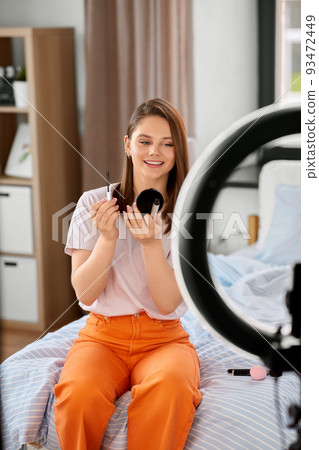 girl blogger with ring light applying make up girl blogger with ring light applying make up 93472449