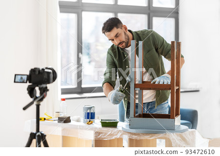 man or blogger repainting old table at home man or blogger repainting old table at home 93472610