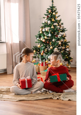 happy children with christmas gifts at home happy children with christmas gifts at home 93473425