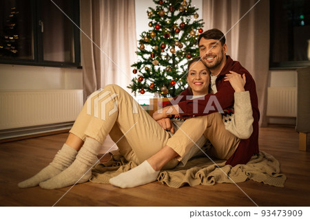 happy couple hugging at home on christmas 93473909