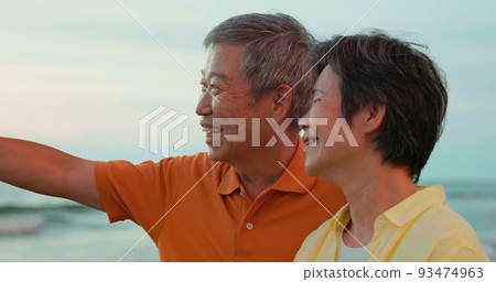 elderly couple are chatting happily 93474963