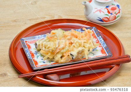 Vegetable kakiage, kakiage, tempura, tempura dishes, japanese food, vegetable dishes. Onions, carrots, burdock, etc. It is a commercial product. 93476318