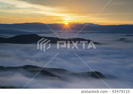 Superb view sea of clouds 93479110