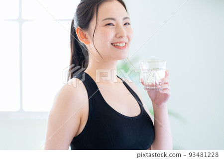 Female diet water hydration mineral water fitness beauty exercise Female diet water hydration mineral water fitness beauty exercise 93481228