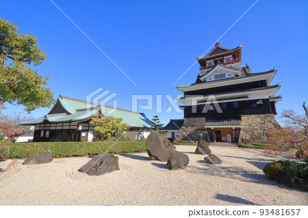 Kiyosu Castle in autumn 93481657