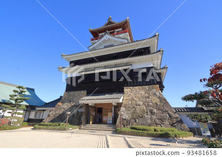 Kiyosu Castle in autumn 93481658