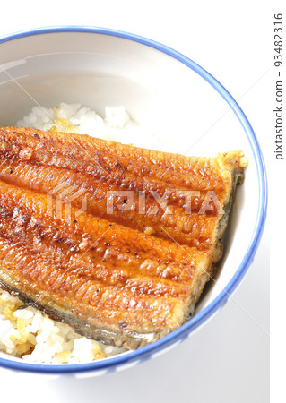 A simple eel bowl with grilled eel on top of white rice, taken from above with a white background A simple eel bowl with grilled eel on top of white rice, taken from above with a white background 93482316