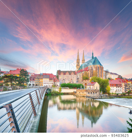 Colorful autumn cityscape of Gorlitz with parish church of St. Peter and Paul. 93483625