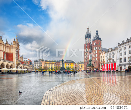 Amazing cityscape of Krakow with St. Mary's Basilica on Main Square. 93483671
