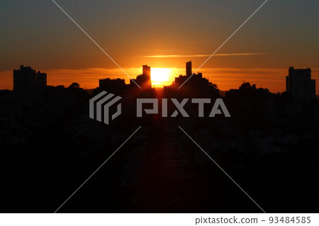 The sunset among the buildings 93484585