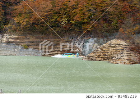 Amphibious bus submerged in Lake Yashio 93485219