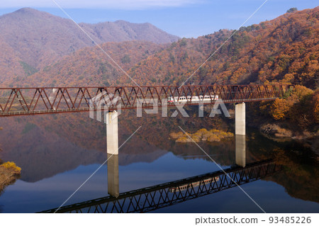 秋葉山、剛十里湖、會津鬼怒川線湯西川橋和火車 秋葉山、剛十里湖、會津鬼怒川線湯西川橋和火車 93485226
