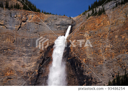 The power of the water in the Takakkaw Falls 93486254