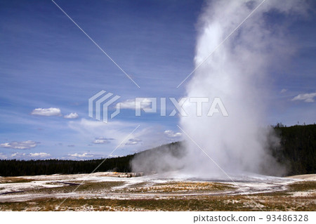 Eruption of the Old Faithful Geyser in Yellowstone 93486328