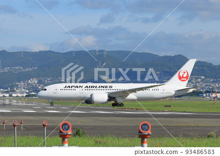 Takeoff and landing at Osaka Itami Airport Takeoff and landing at Osaka Itami Airport 93486583