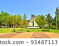 公園風景——樹木、草地、建築物、船模等。 93487113
