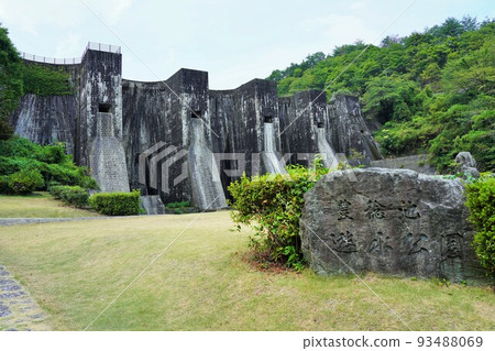 Hounenike Dam (Kannonji City, Kagawa Prefecture) Arch Dam Important Cultural Property 93488069