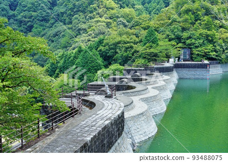 Hounenike Dam (Kannonji City, Kagawa Prefecture) Arch Dam Important Cultural Property 93488075