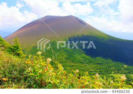 Beautiful Mount Asama: Mount Kurofu in September 93488230