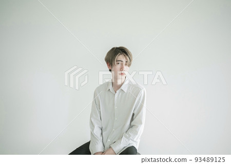 half-blond man 93489125