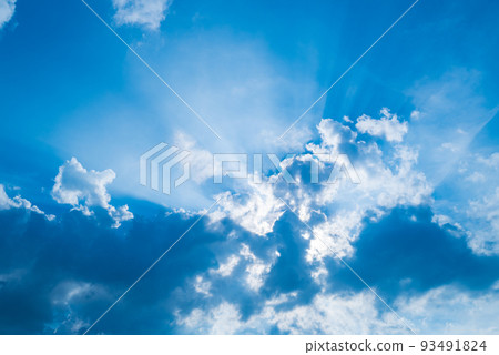 夏季雲光束圖像 93491824