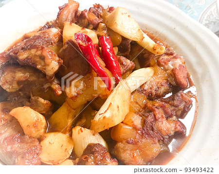 Chinese home-cooked red-grilled cartilage white (pork nankotsu and makomodake simmered in soy sauce)) Chinese home-cooked red-grilled cartilage white (pork nankotsu and makomodake simmered in soy sauce)) 93493422