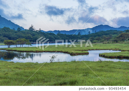 秋色開始的赤城山（群馬縣）角滿淵 93493454