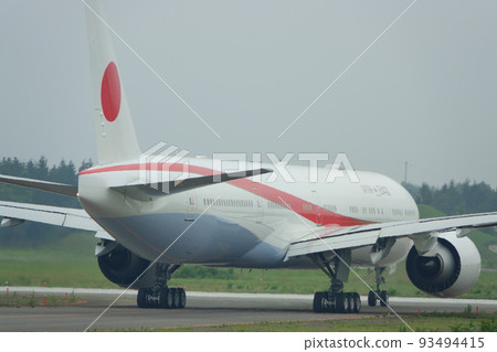 Government aircraft B-777 taking off from Chitose Air Base Government aircraft B-777 taking off from Chitose Air Base 93494415