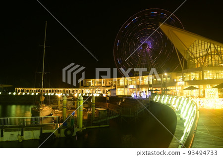 Illumination and light rays of the Ferris wheel Illumination and light rays of the Ferris wheel 93494733