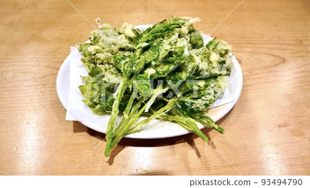 Ashitaba tempura from Niijima, one of the Seven Islands of Izu Ashitaba tempura from Niijima, one of the Seven Islands of Izu 93494790