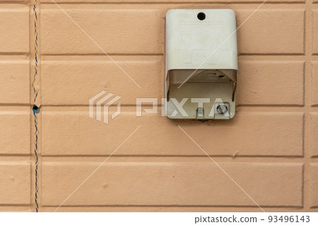 25-year-old single-family wall (crack) 93496143