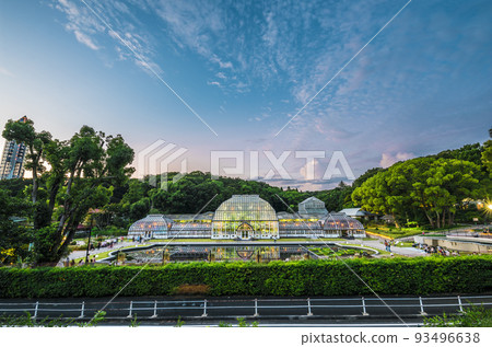 愛知縣名古屋市東山植物園溫室前樓的照明 愛知縣名古屋市東山植物園溫室前樓的照明 93496638